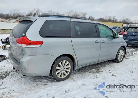 2012 Toyota Sienna Xle z USA, uszkodzony, nr VIN 5TDDK3DC3CS048160